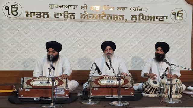 ਸ਼ਹੀਦਾਂ ਦੀ ਯਾਦ ਨੂੰ ਸਮਰਪਿਤ ਮਹਾਨ ਕੀਰਤਨ ਸਮਾਗਮ ਕਰਵਾਇਆ