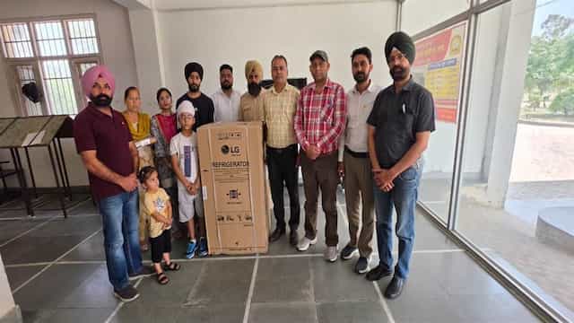 ਸੁਰੱਖਿਆ ਕਰਮਚਾਰੀਆਂ ਦੀ ਸਹੂਲਤ ਲਈ ਪੰਜਾਬੀ ਯੂਨੀਵਰਸਿਟੀ ਬਾਬਾ ਜੋਗੀਪੀਰ ਨੇਬਰਹੁੱਡ ਕੈਂਪ ਰੱਲਾ ਨੂੰ 180 ਲੀਟਰ ਦਾ ਫ਼ਰਿਜ ਭੇਟ