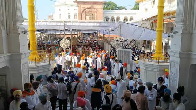 ਸ਼੍ਰੋਮਣੀ ਗੁਰਦੁਆਰਾ ਪ੍ਰਬੰਧਕ ਕਮੇਟੀ ਵੱਲੋਂ ਮਨਾਈ ਜਾ ਰਹੀ ਆਪ੍ਰੇਸ਼ਨ ਬਲੂ ਸਟਾਰ ਦੀ 42ਵੀਂ ਵਰ੍ਹੇਗੰਢ,  ਸ਼ਹਿਰ 'ਚ ਅਰਧ ਸੈਨਿਕ ਬਲ ਤੇ ਪੁਲਿਸ ਦੀ ਹਰ ਕੋਨੇ 'ਤੇ ਤਿੱਖੀ ਨਜ਼ਰ