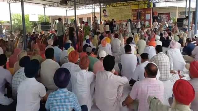 ਅਦਾਕਾਰਾ ਗੁਰਪ੍ਰੀਤ ਕੌਰ ਭੰਗੂ ਦੇ ਪਤੀ ਸਵਰਨ ਸਿੰਘ ਭੰਗੂ ਦੇ ਅੰਤਿਮ ਦਰਸ਼ਨਾਂ ਲਈ ਉਮੜਿਆ ਜਨ ਸੈਲਾਬ, ਪੂਰੇ ਇਲਾਕੇ 'ਚ ਸੋਗ